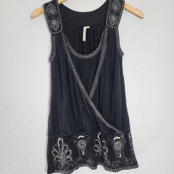 Unit Black Embroidered Faux Wrap Top Size S - Picture 1 of 6